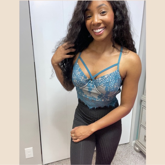 Blue lace top - Picture 4 of 6